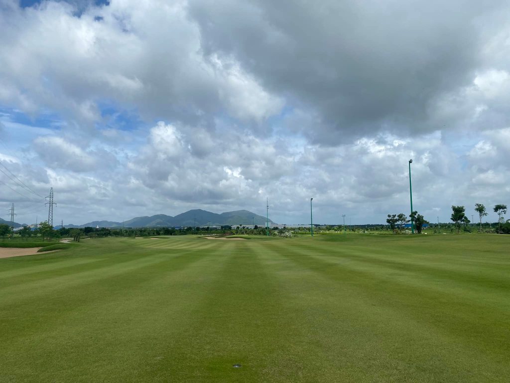 Du khách kết hợp vui chơi và nghỉ dưỡng tại sân golf Châu Đức
