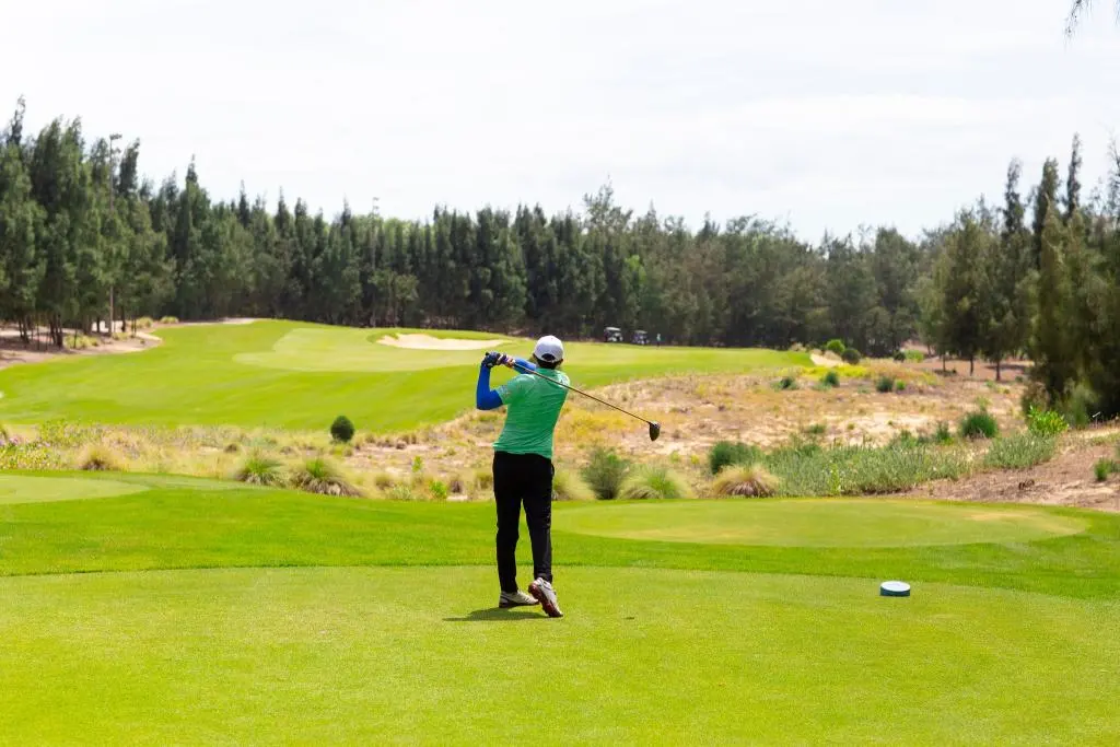 Golfer lựa chọn sân golf FLC Quảng Bình kết hợp thể thao nghỉ dưỡng