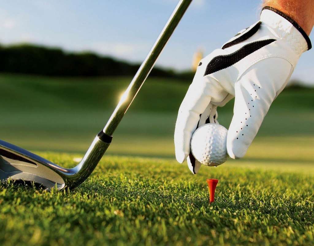 Bảng giá sân tập golf Him Lam hợp lý với nhiều khách hàng