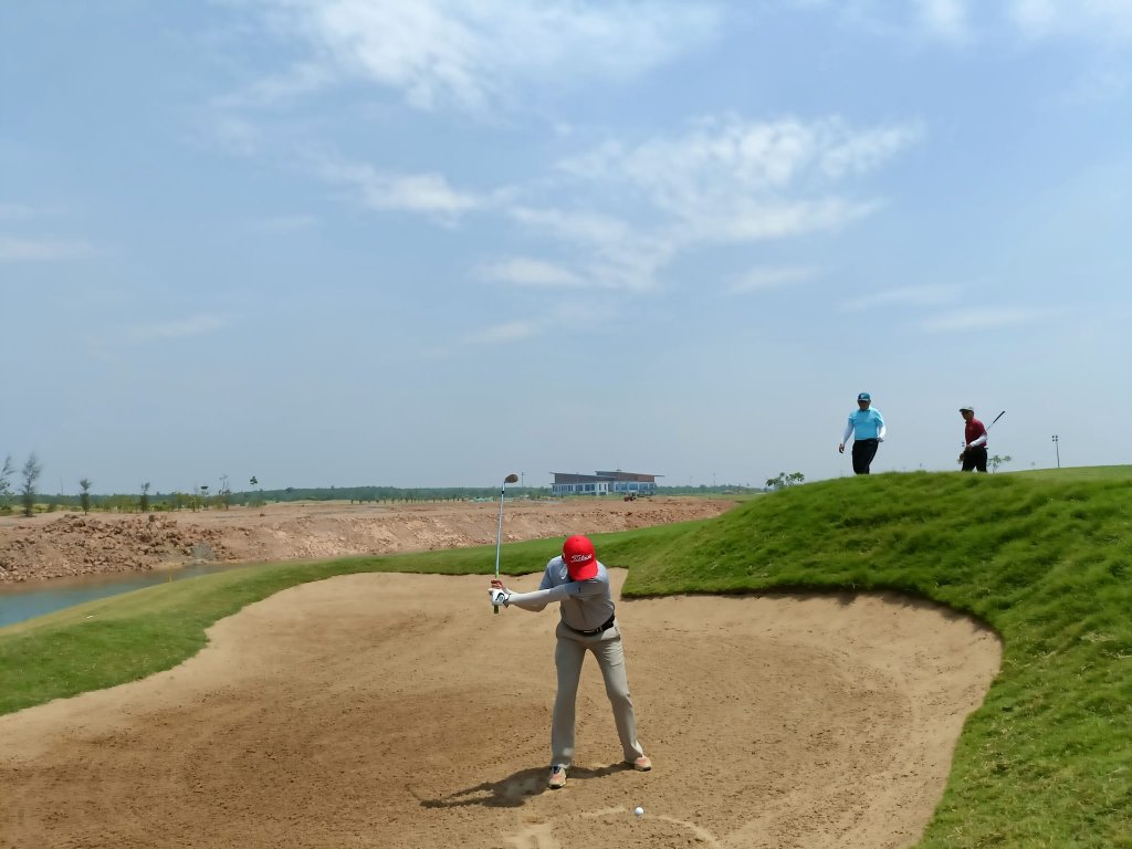 Nhiều golfer lựa chọn sân golf Hồ Tràm kết hợp thể thao và du lịch nghỉ dưỡng