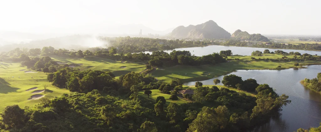 Vẻ đẹp mây-non-nước của "Sân golf thử thách nhất nước 2012/2013"