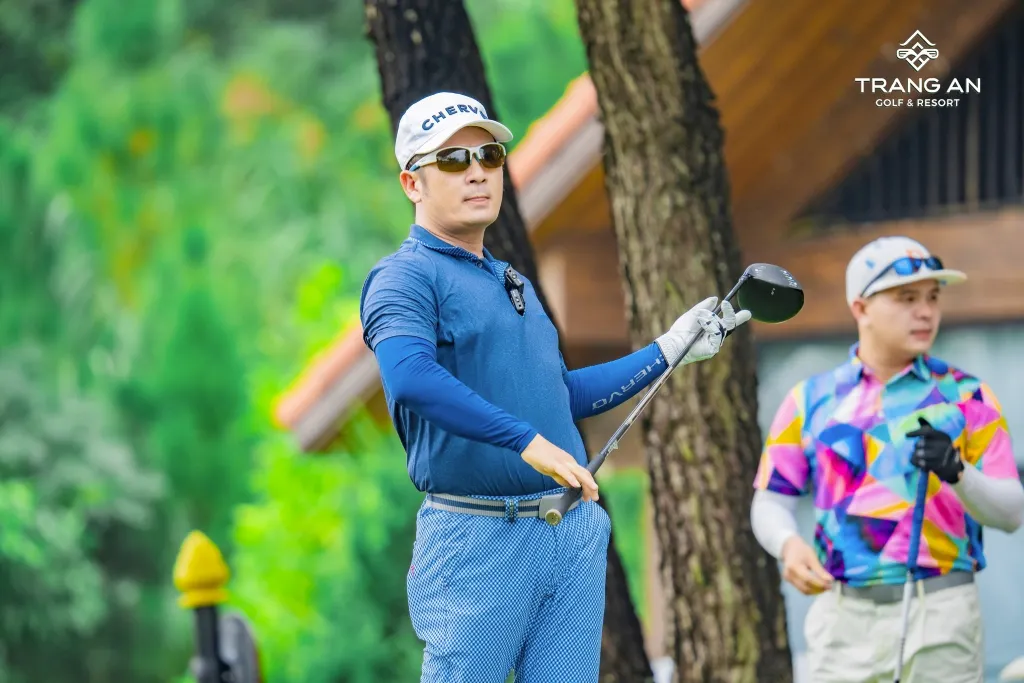 Ca sĩ Bằng Kiều tại sân golf Tràng An Ninh Bình