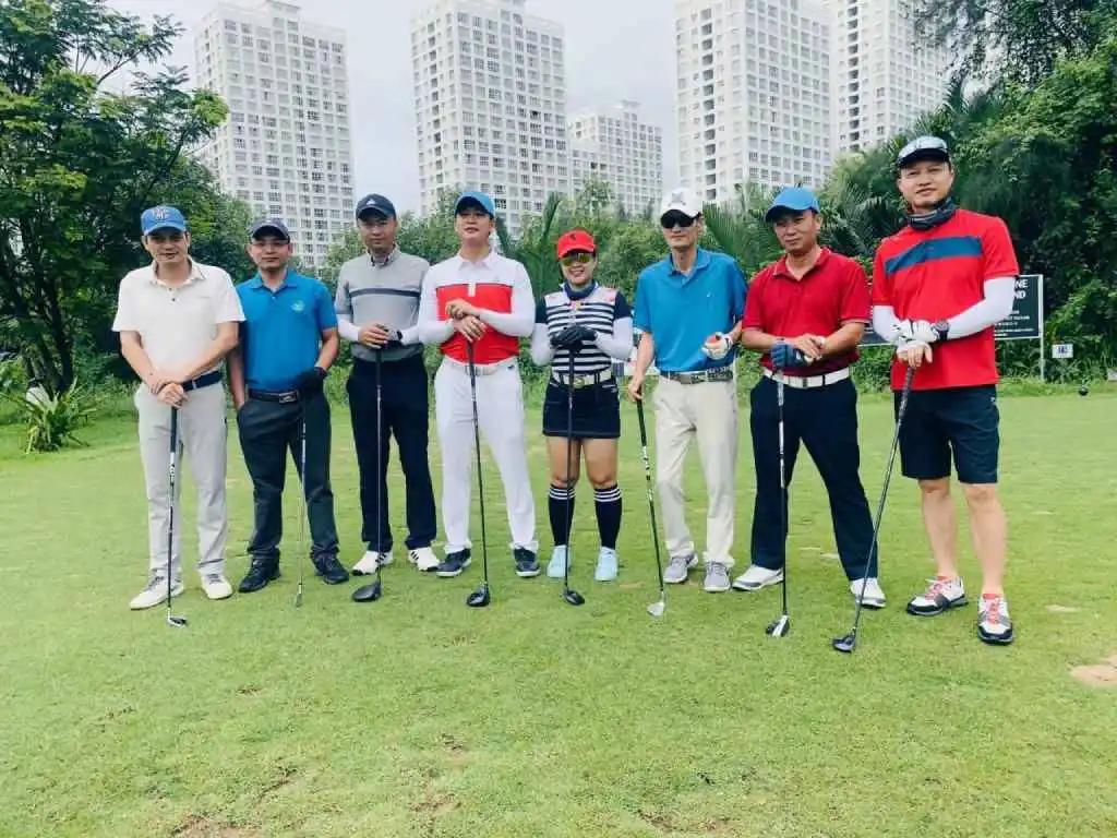 Nhiều golfer lựa chọn sân golf Phú Mỹ Hưng là địa điểm thư giãn cuối tuần