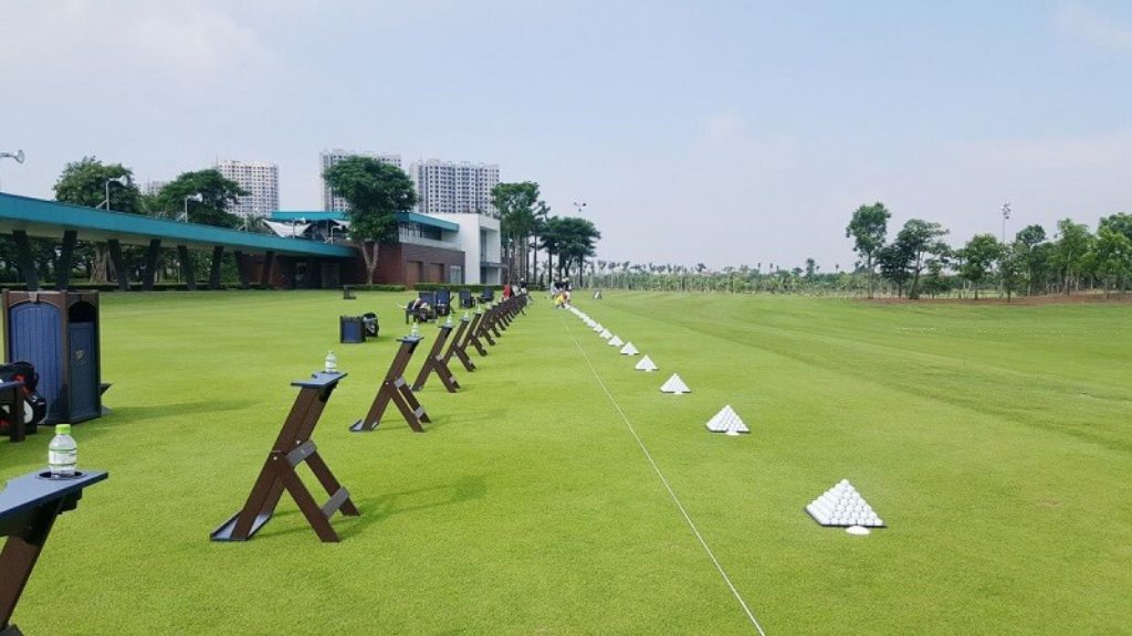 Không gian tại sân tập golf Phương Đông