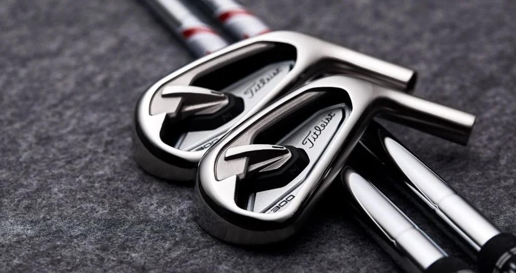 Gậy golf Titleist T300 cho khoảng cách bóng xa và ổn định
