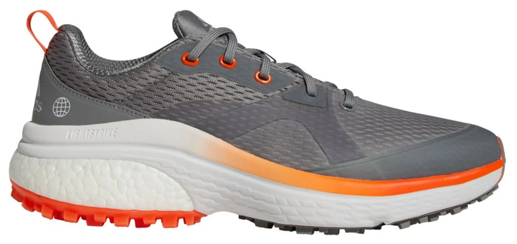 Giày Adidas golf được tối ưu phần đế phù hợp với các tư thế trong bộ môn thể thao này.