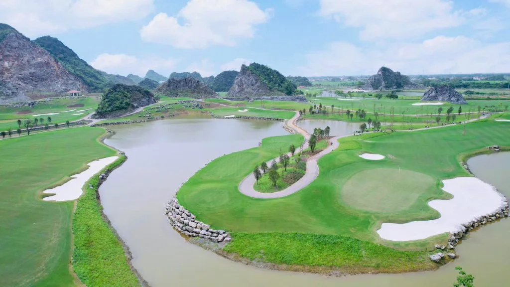 Quang cảnh thiên nhiên tuyệt đẹp tại sân BRG Đà Nẵng.