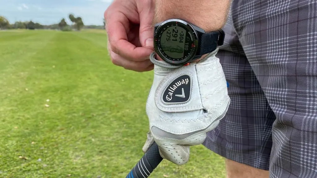 Sở hữu thiết kế tinh giản nhưng Garmin Approach S62 vẫn mang vẻ sang trọng, quý phái