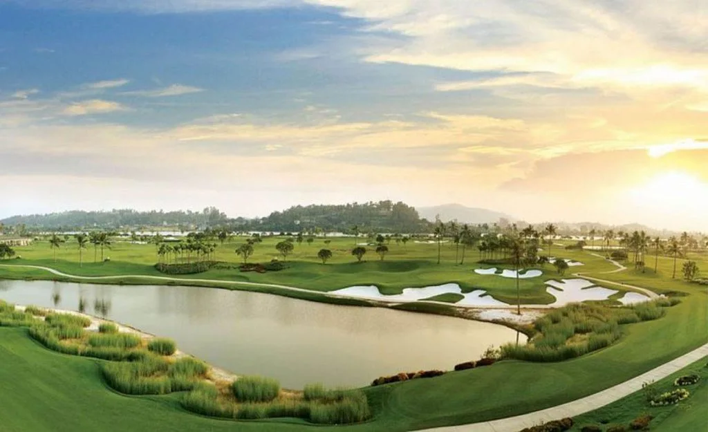 Sân golf BRG ở Hà Nam là địa điểm lý tưởng dành cho mọi golfer, kết hợp nghỉ dưỡng và chơi golf.