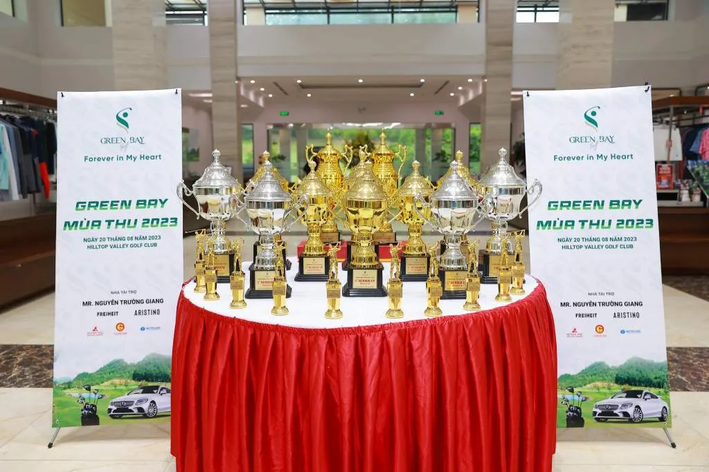 Sân golf tophill là nơi tổ chức các giải đấu golf hằng năm giữa các câu lạc bộ.