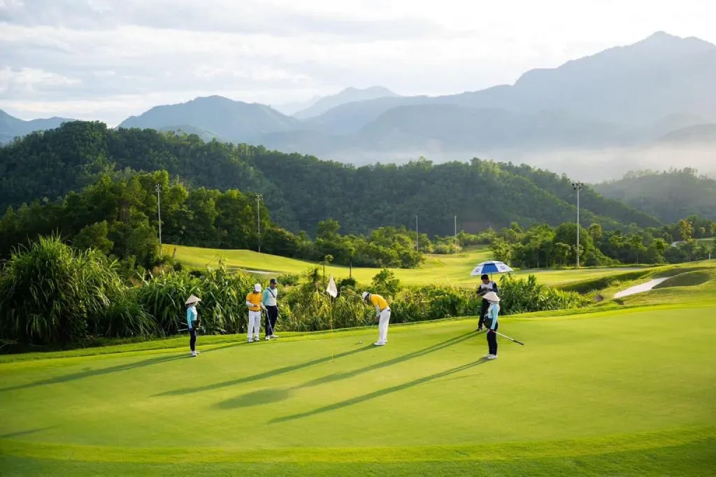 Sân golf Hilltop Valley Kỳ Sơn được đầu tư số vốn khủng lên đến hơn 700 nghìn tỷ