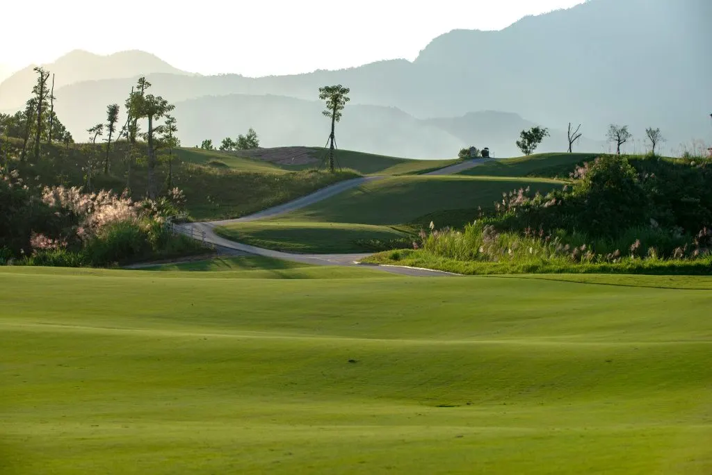 Bảng giá sân golf Hilltop Valley được đánh giá là ổn định và phù hợp với chất lượng.