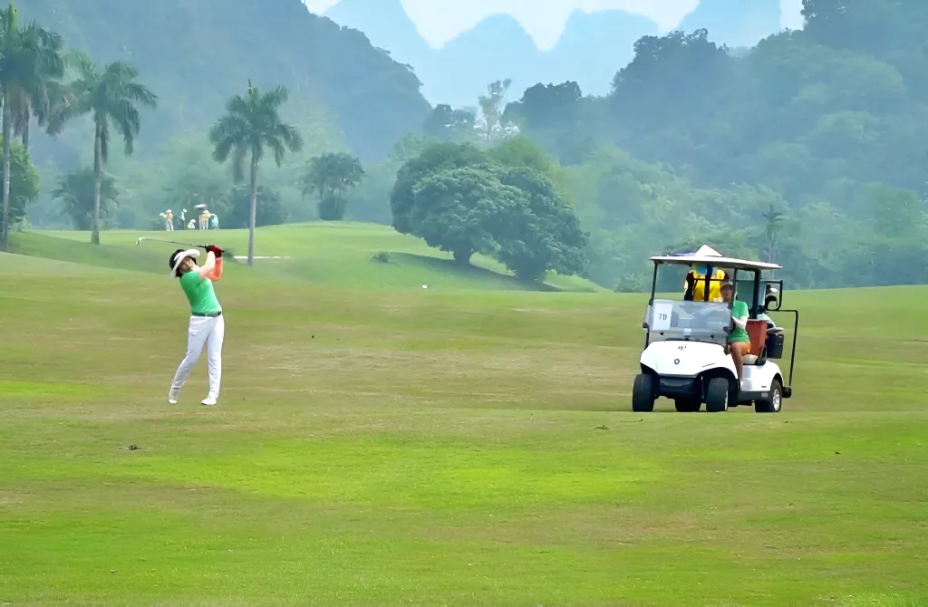 Các sân golf ở Hòa Bình đang thu hút ngày càng nhiều golfer