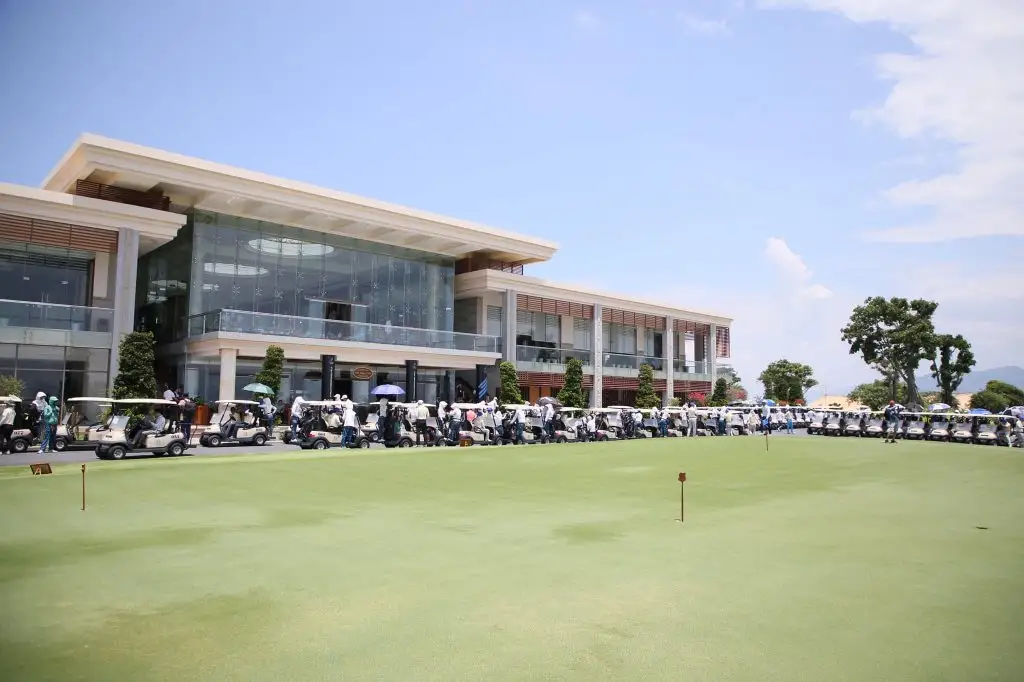 Nhiều dịch vụ xe đưa đón Golfer tại sân golf Cam Ranh