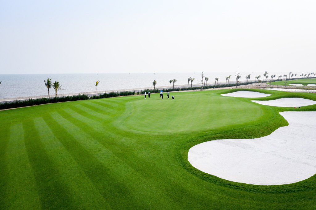 Không gian sân golf Đồi Rồng