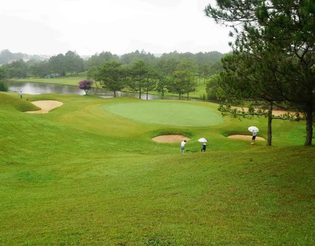 Sân golf Đồi Cù được ví như lá phổi xanh của thành phố Đà Lạt