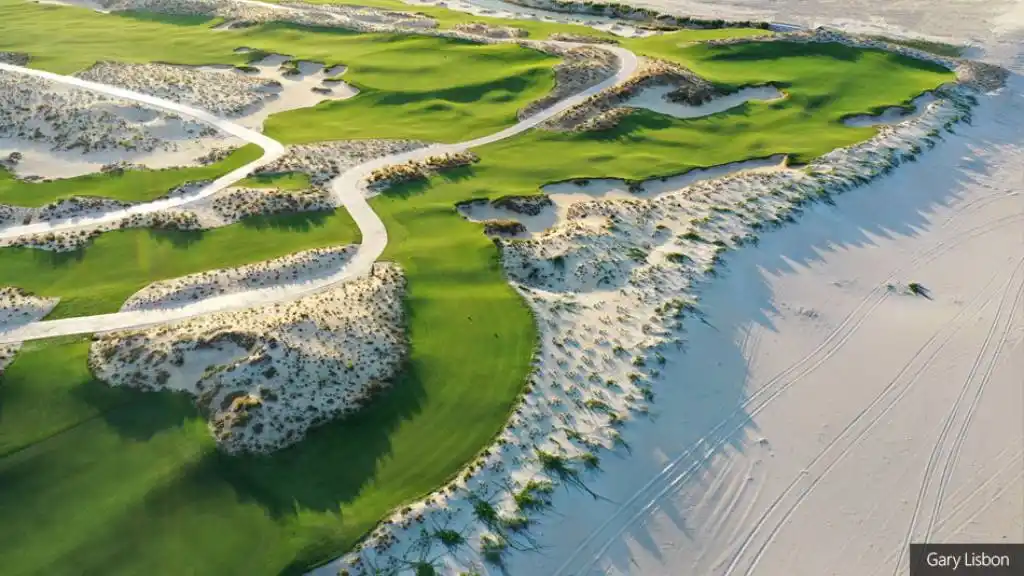 Quang cảnh sân golf tại bãi biển khu vực thành phố Hội An