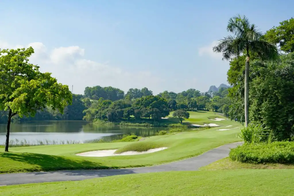 Sân golf Tam Nông Phú Thọ nhận được nhiều sự kì vọng vì được thiết kế bởi Greg Norman