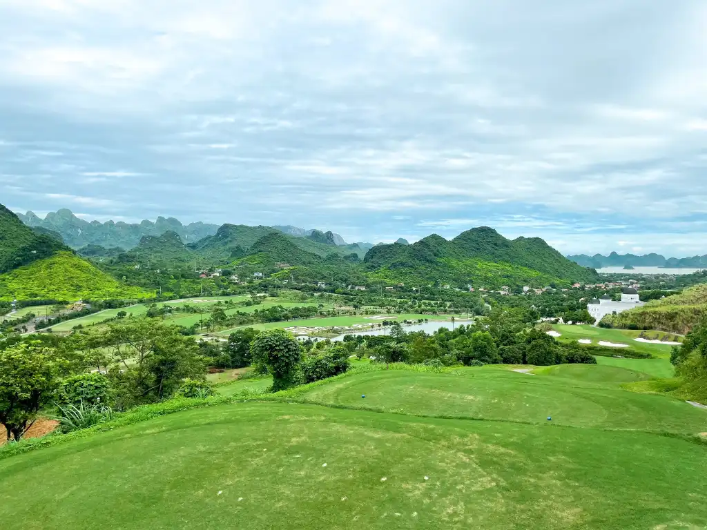 Bức tranh thiên nhiên độc đáo của sân golf Kim Bảng Hà Nam