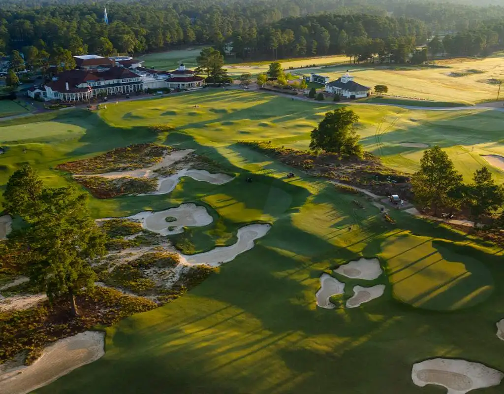 Pinehurst đã tổ chức nhiều giải đấu golf chuyên nghiệp và nghiệp dư, bao gồm Giải US Open, Giải US Women's Open và Giải US Amateur Championship