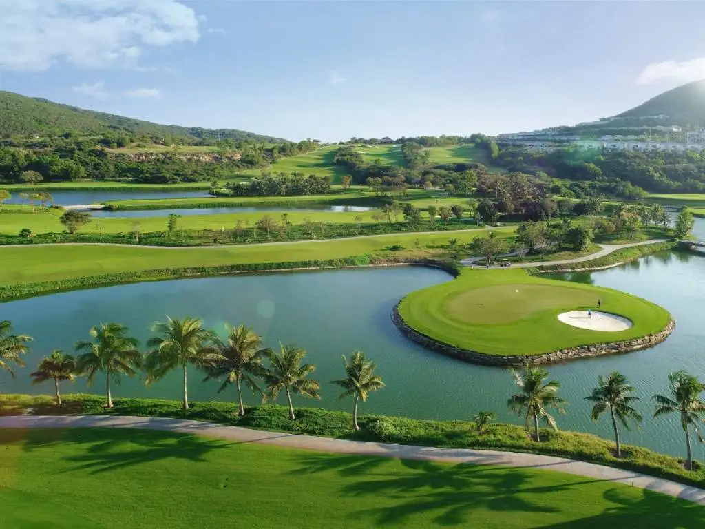 Sân golf Vinpearl Hải Phòng mang lại trải nghiệm chơi golf 5 sao cao cấp.