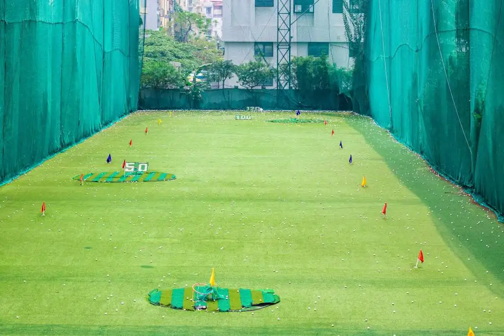 Khu vực ngoài trời tại sân tập golf Viettime