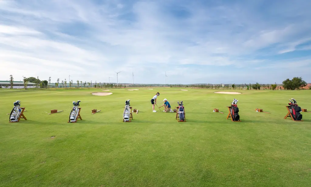 Driving Range với chiều dài đến 320 yards