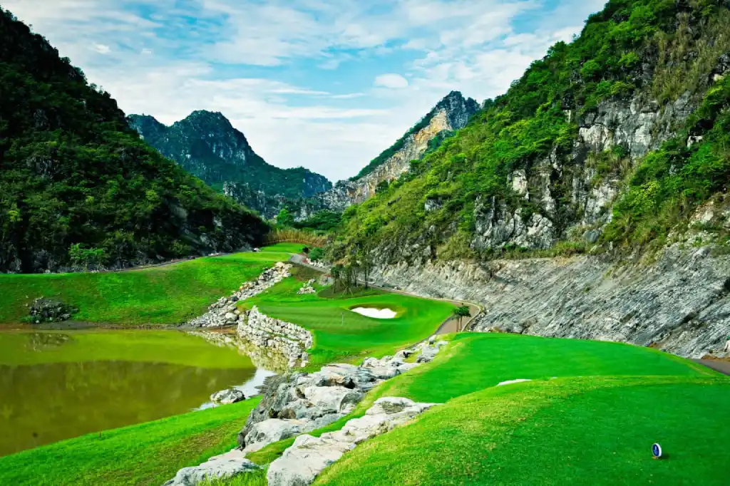 Hố 15 tại sân golf Thiên Đường Hà Nam