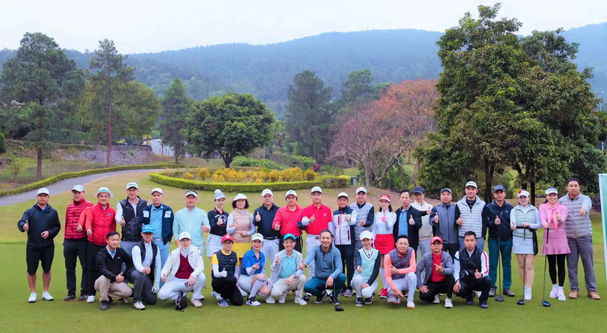 Các thành viên CLB golf họ Đinh và những người bạn