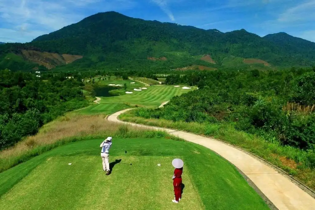Thuế tiêu thụ đặc biệt golf cao sẽ có nhiều rào cản và thuận lợi riêng