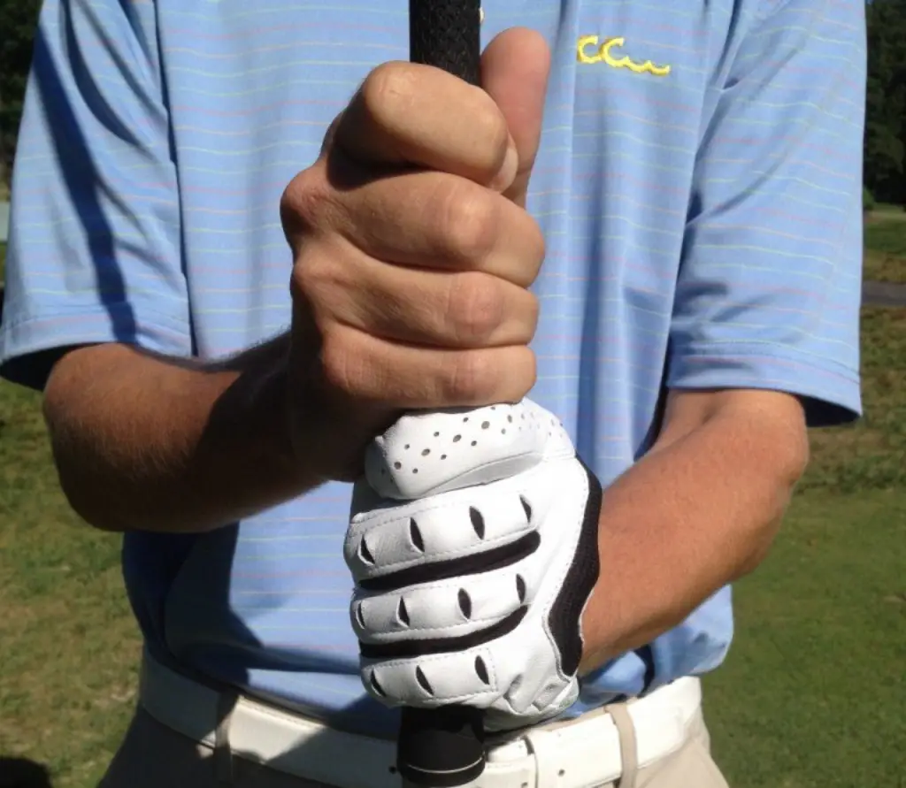 Ten Finger là kiểu cầm gậy golf cơ bản nhất
