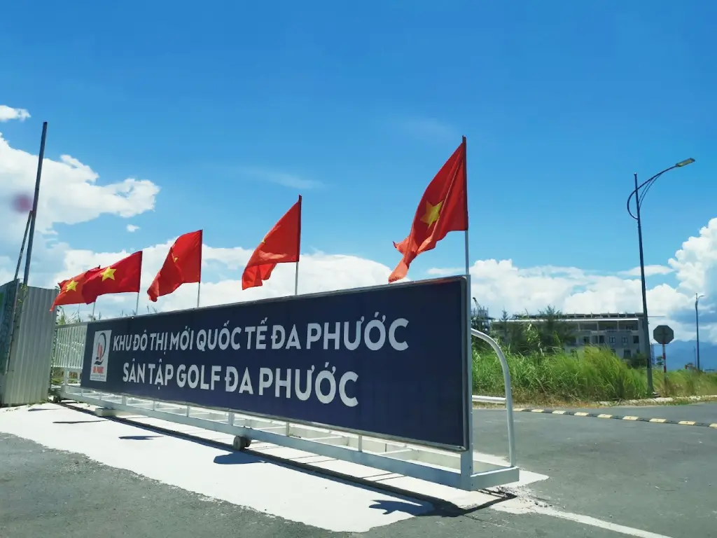 Cầu chào vào sân tập golf Đa Phước