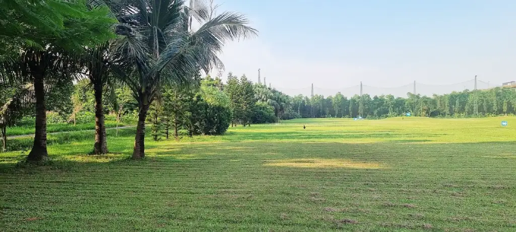 Cảnh quang "đồng quê" của sân golf Đông Dư gần trung tâm Hà Nội