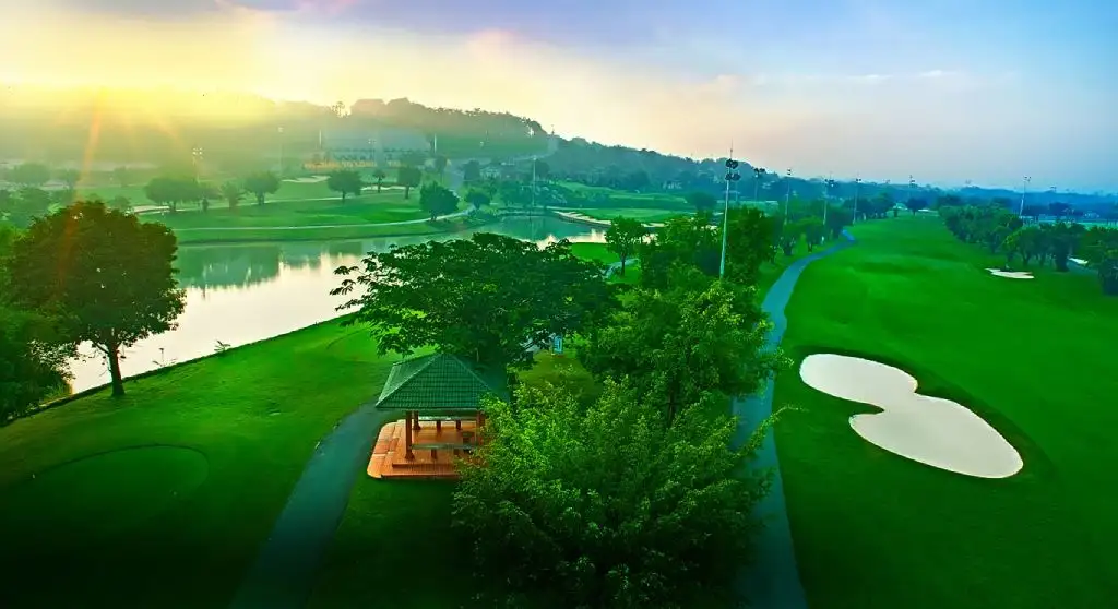Sân golf Long Thành được phủ xanh với thiên nhiên tươi mát