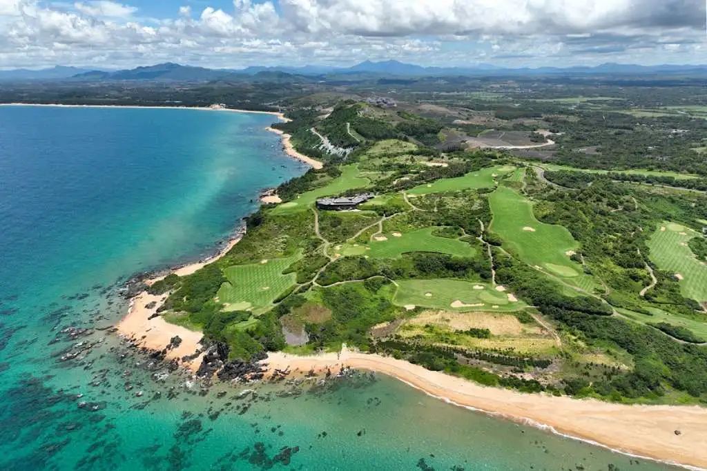 Sân golf Shanqin Bay thuộc top 100 sân golf tốt nhất thế giới bởi Golf Magazine.