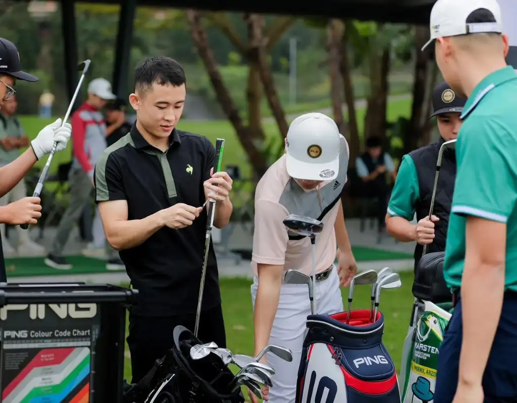 Đội ngũ nhân viên nhiệt thành, chuyên nghiệp hỗ trợ golfer mọi vấn đề