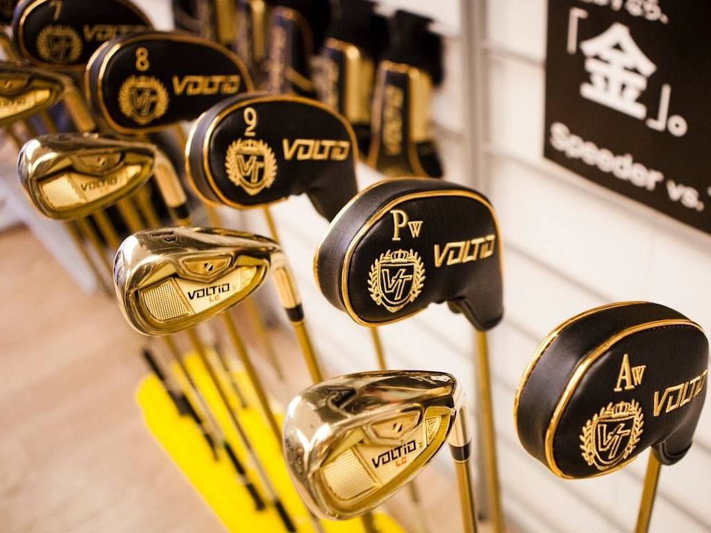 Gậy golf Katana dòng Voltio với thiết kế tinh xảo và ánh vàng sang trọng