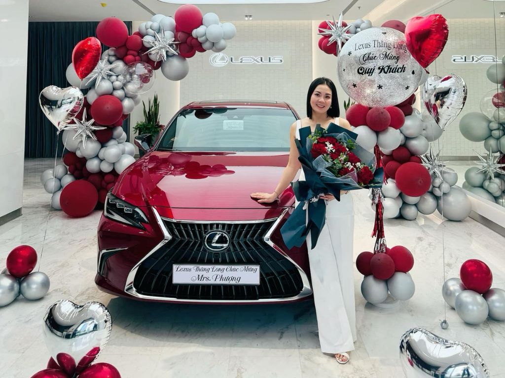 Xe sang Lexus ES300h được chị Nguyễn Phượng ưu ái gắn biển VIP tiền tỷ